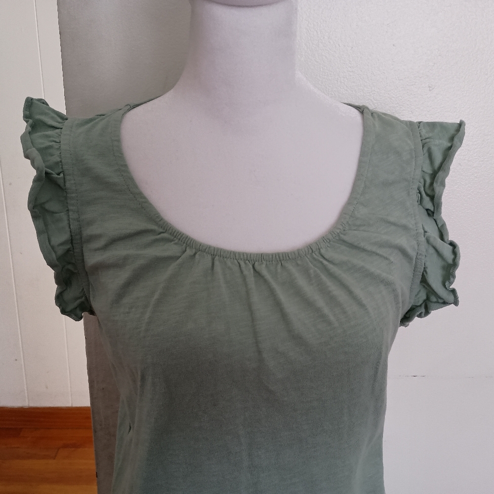 NWT Nicole Miller NY Pale Green Ruffled Sleeveless Top Shirt Large - Picture 2 of 10
